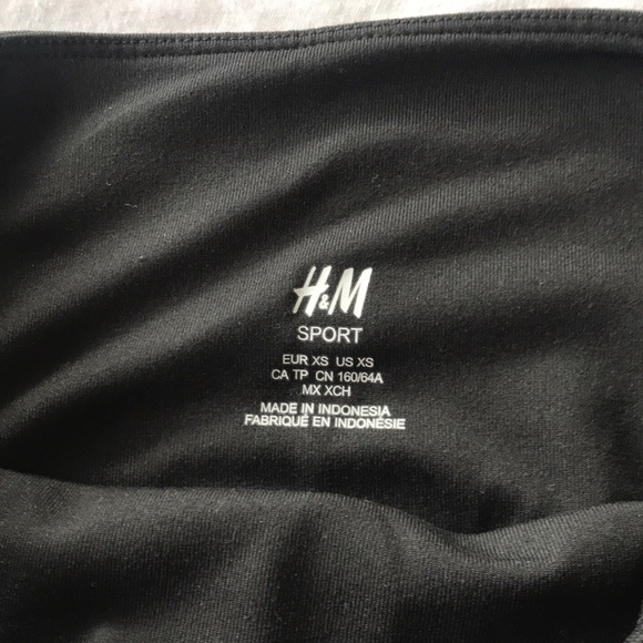 Adorable grey and white striped Capri leggings - Picture 4 of 4